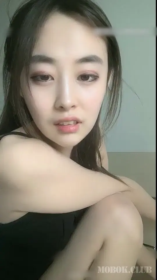高顔值俏皮大二小師妹真實太嫩了,粉茓水潤水潤的,真想上去一頓舔