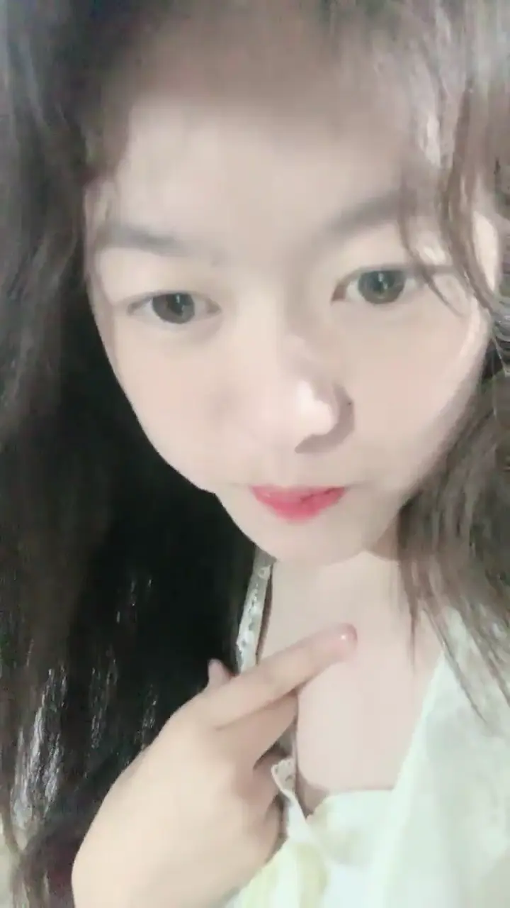 纯！大学生被干了~【大学生很嫩】，粉嘟嘟的少女胴体，水汪汪的小逼逼