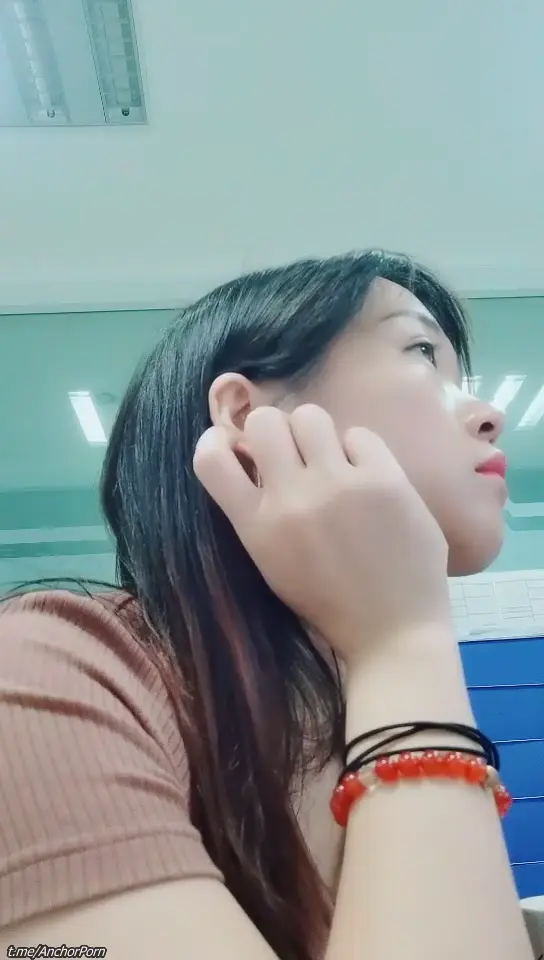#清纯小野喵  在外资公司上班美丽小姐姐~上班偷偷直播!