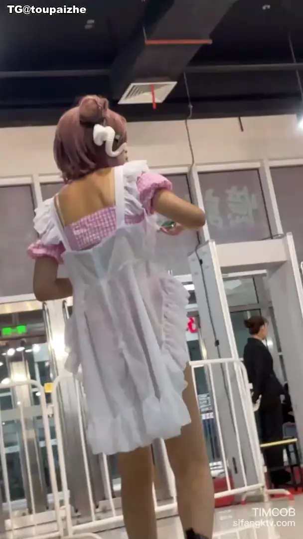 ⭐️CD原创⭐️ 18岁小妹妹光脚丫来回跑！女仆带法杖