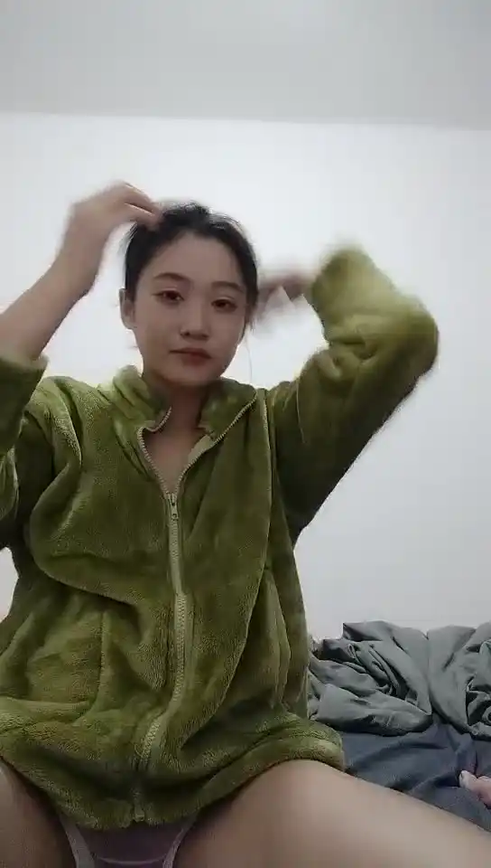 【江苏足模辛芷蕾】还真有几份像,漂亮小姐姐,家中被男友连干两炮,最近颜值较高的主播必看,娇喘高潮精彩