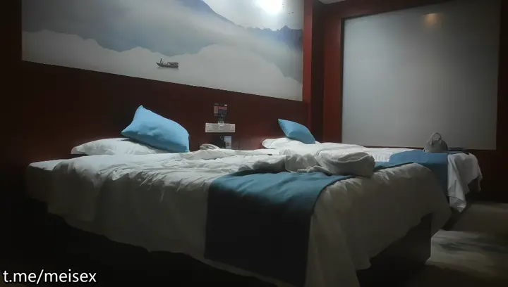 【#拼命操】07-15酒店約操人妻騷女,扣弄多毛騷逼調情,上位猛頂呻吟,正入爆操呼吸急促