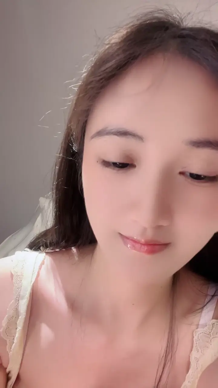 美乳白皙长腿,颜值女神【奶思呀】露脸福利,特写骚逼,跳蛋自慰,性感嫩鲍,满满撸点