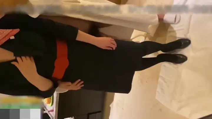 淫荡空姐性生活聊天后暴操
