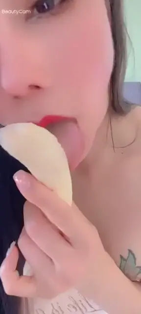 超爆網紅女神 【尤秘書】  金主爸爸的大屌操的小騷貨小逼麻麻的