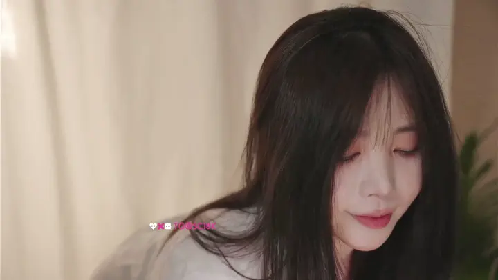 #尹英 #韓國 #福利姬 #asmr 中文字幕~這特殊的美人胚子女神技師,在你耳邊撓癢癢呢! 點姬看她更多 ✅