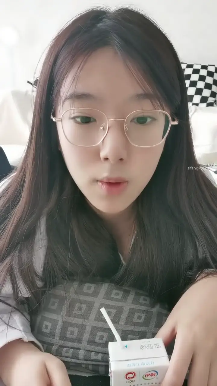 #精选黄播 #高颜值 #学生 #眼镜婊