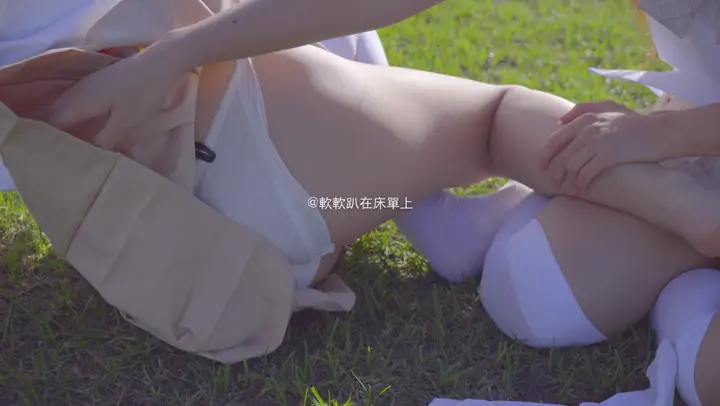 #軟軟趴在床單上 - 足球場