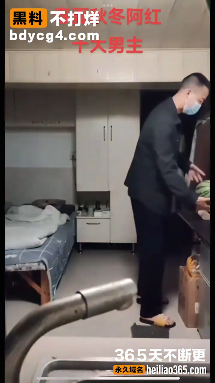 TS偽娘阿紅勁爆大瓜！油膩大叔濃妝豔抹 專約帥氣直男小夥 毒龍口爆後入肛穴 榨精堪比職業騷雞！