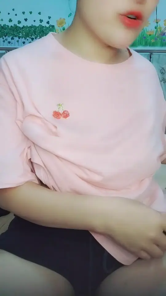 大乳晕爆奶少妇露脸直播大秀，哺乳期的奶子就是性感