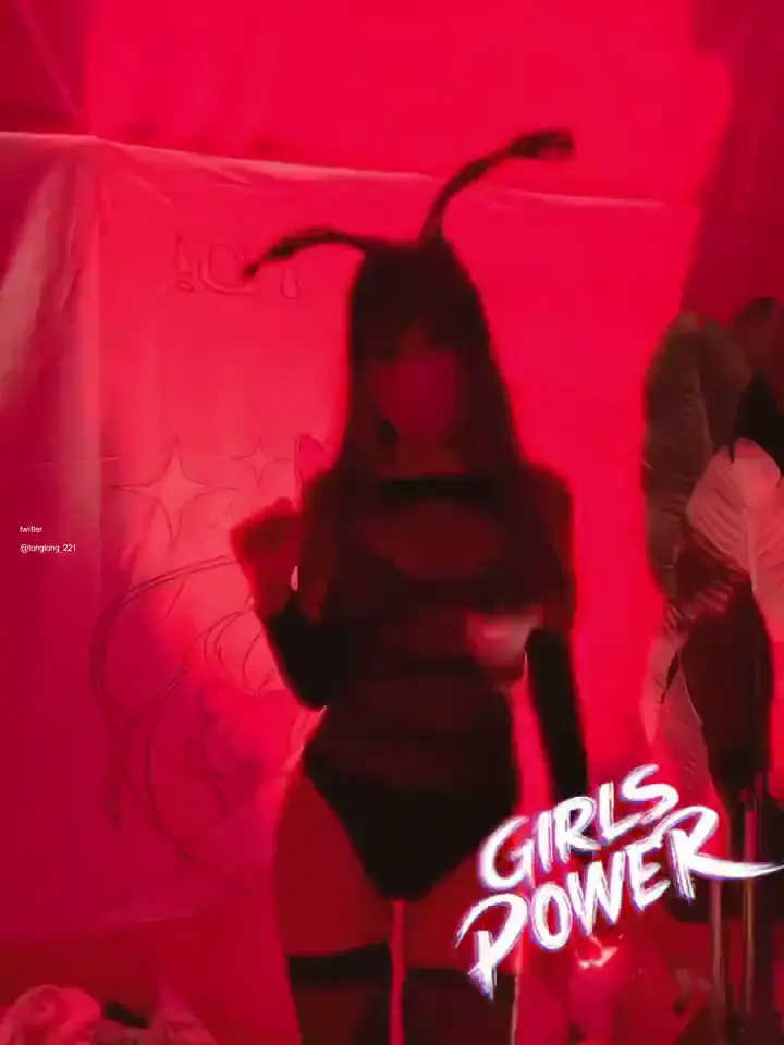 抖音裸舞：小仙云儿