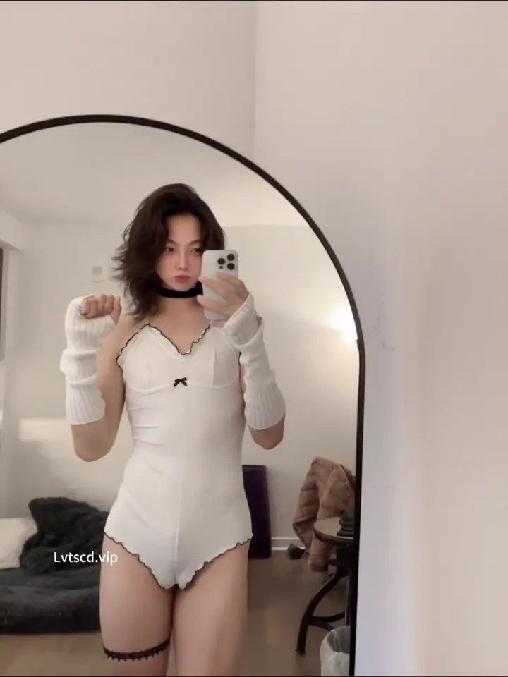 酷酷滴CD汪雯馨:从小喜欢偷妈妈穿,是一个骚鸡,想要涩涩