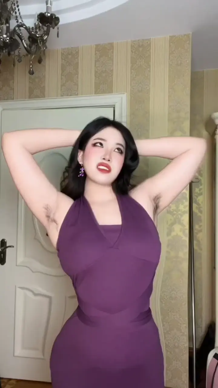 🖤妈妈🖤最喜欢看你这副发情的猪样子了🖕🏿来~公猪🖤把舌头伸出来舔亲妈祖宗的腋窝,边舔边承认自己有多下贱🖕🏿妈妈今天要把你调教成彻底离不开妈妈腋下汗臭味的变态精猪🖤