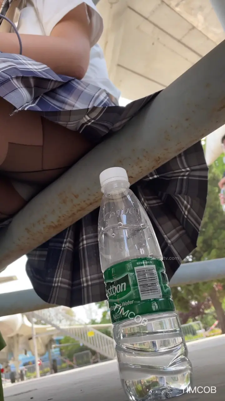 抄底偷窥