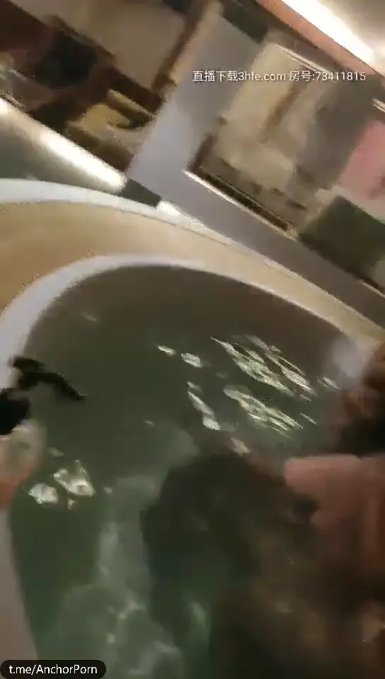 #群P 和老铁在泰国豪华国际休闲会所找两极品爆乳妞4P