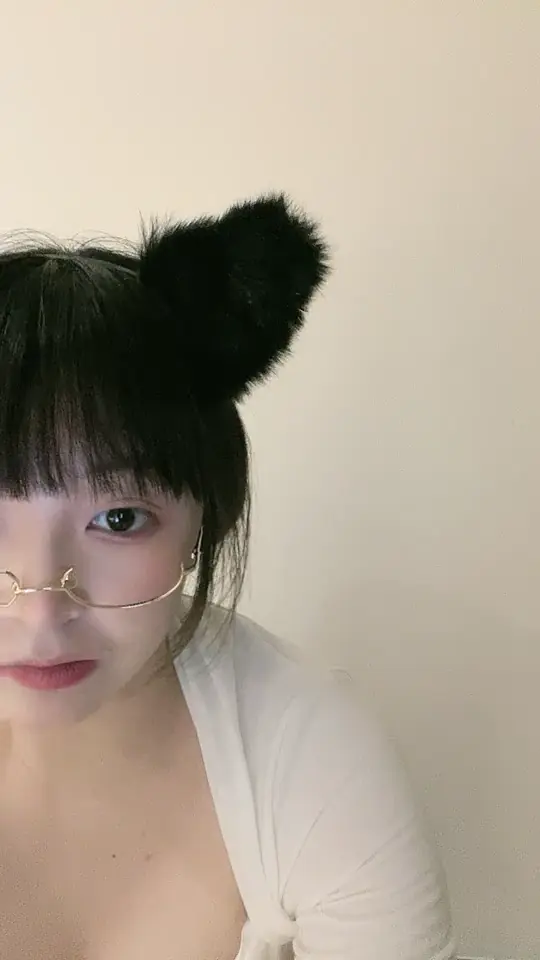 #直播 火辣娜扎【安静的小女孩】，酥酥麻麻十分诱人的大奶美乳