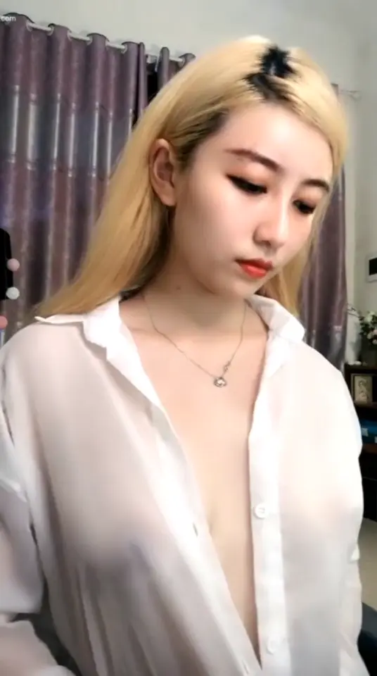 原 熊猫TV 主播 #小小奶琦 #爱吃荔枝 下海尺度裸舞福利秀