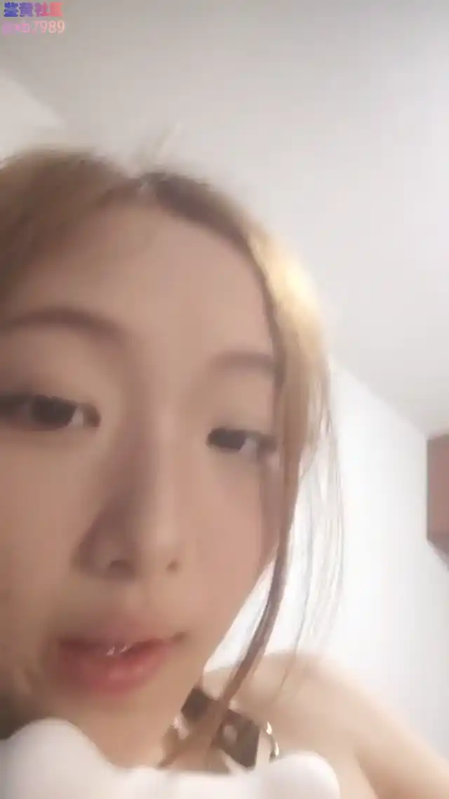 调教抠逼玩弄小母狗，可爱少女特别听话，第一视角玩逼