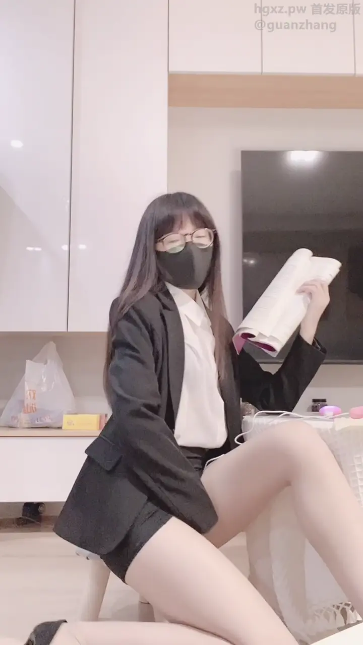 #眼镜妹 类似生物老师的戴口罩的眼镜妹子自慰合集