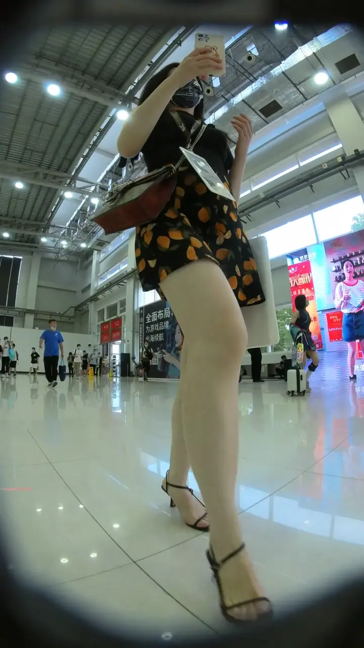 1.12 发布 精品★裙底偷拍★商场展会步行街CD抄底极品美女视频【下】