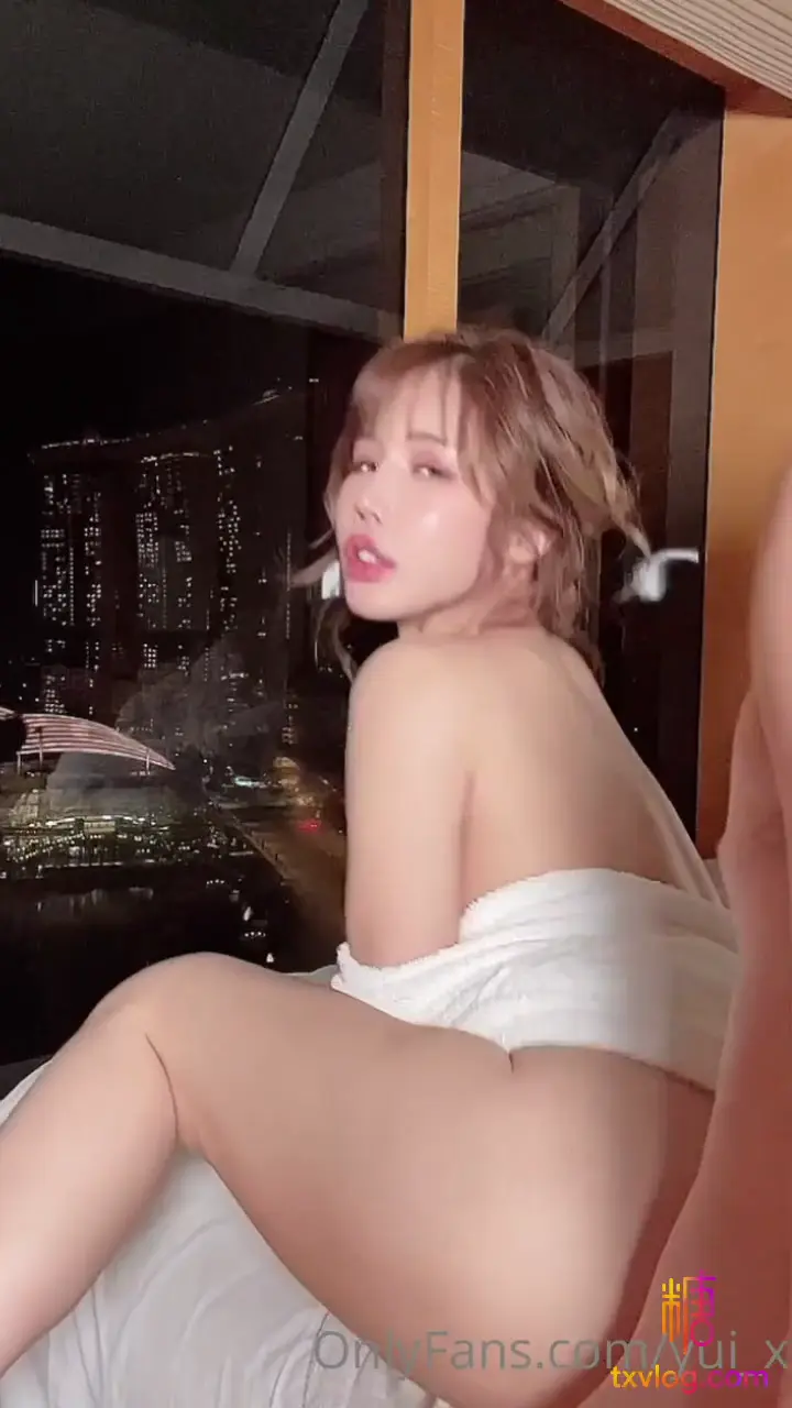 #辛尤里 #yui_xin_tw #onlyfans #福利姬 人间榨汁姬,台湾御姐巨乳肥臀的骚姐姐!点姬看她更多 ✅