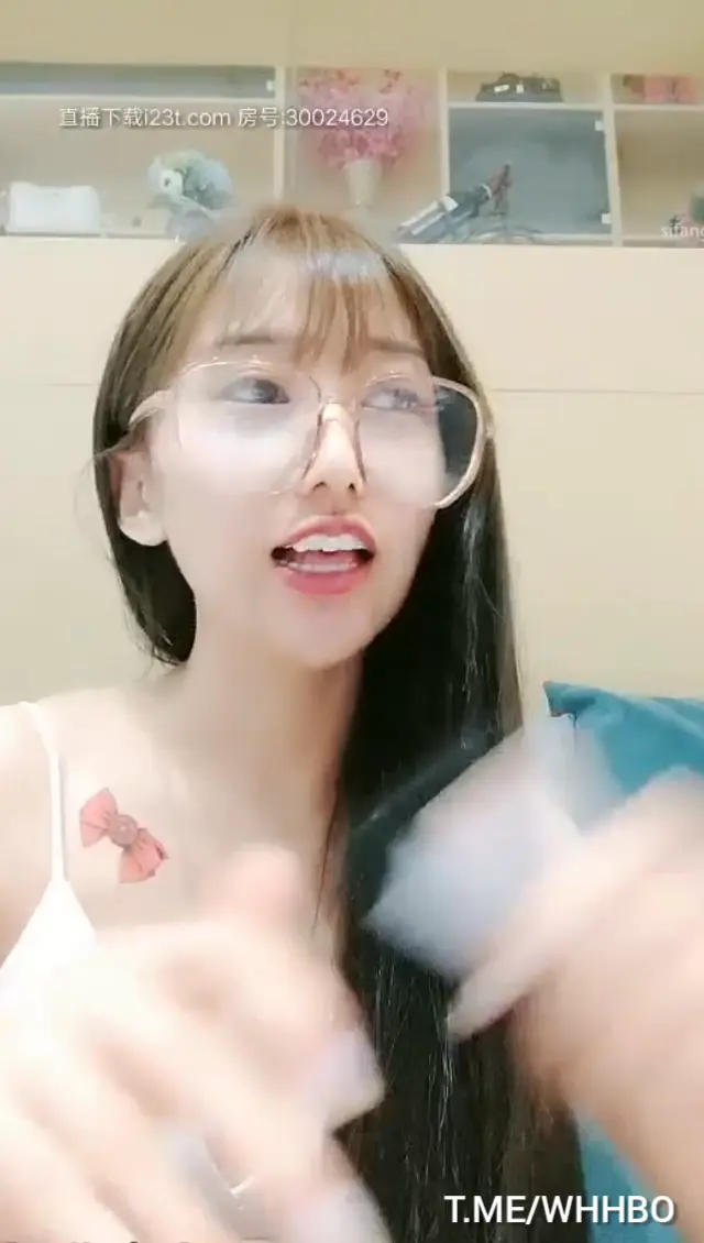 #无毛白虎 #假屌插嫩屄 #纹身可爱 自慰秀