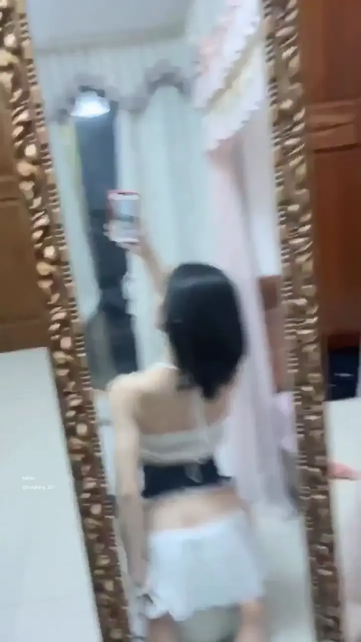 推特：兔儿爷    她的有几个视频可能各位都看过，但是能叫得出名字的基本上很少。 这都是绝版内容