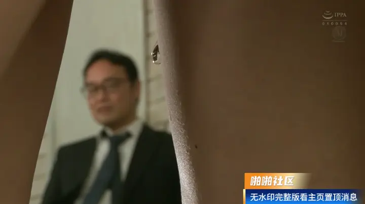 【裸模NTR 上司和妻子的衝擊出轨影像(21)】