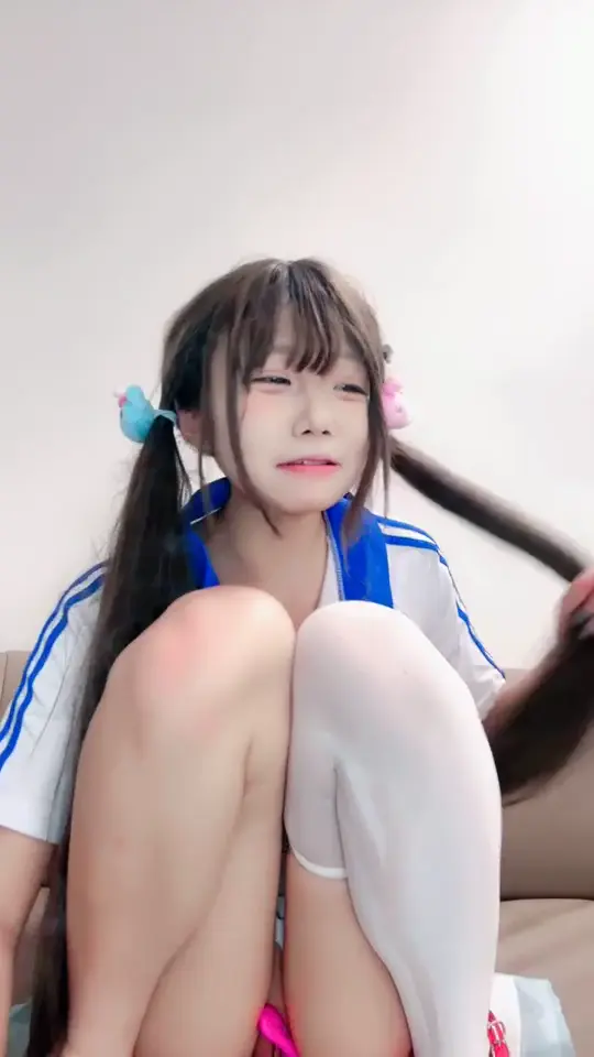 -天使颜值 迷妹 小蛮腰 逼逼很是粉嫩【一颗小心】 尝试跳蛋自慰 爽的啊啊直叫