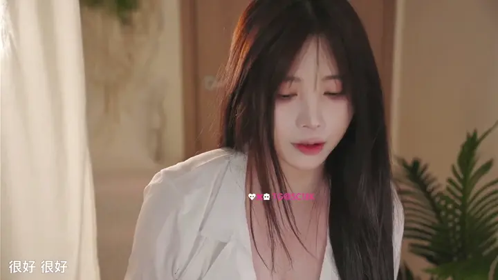 #尹英 #韓國 #福利姬 #asmr 中文字幕~這特殊的美人胚子女神技師,在你耳邊撓癢癢呢! 點姬看她更多 ✅