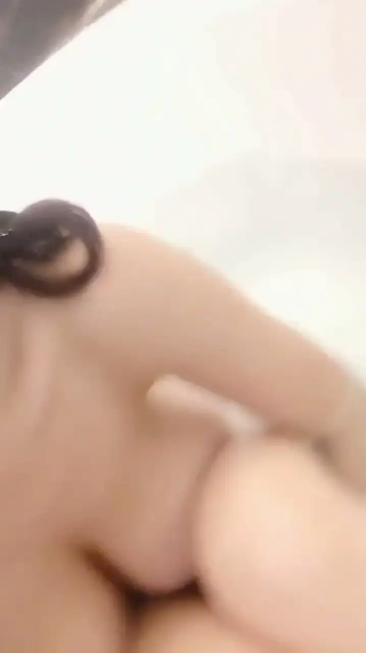 二次元狂热少女，童颜巨乳的大一小美女，难以复刻的经典