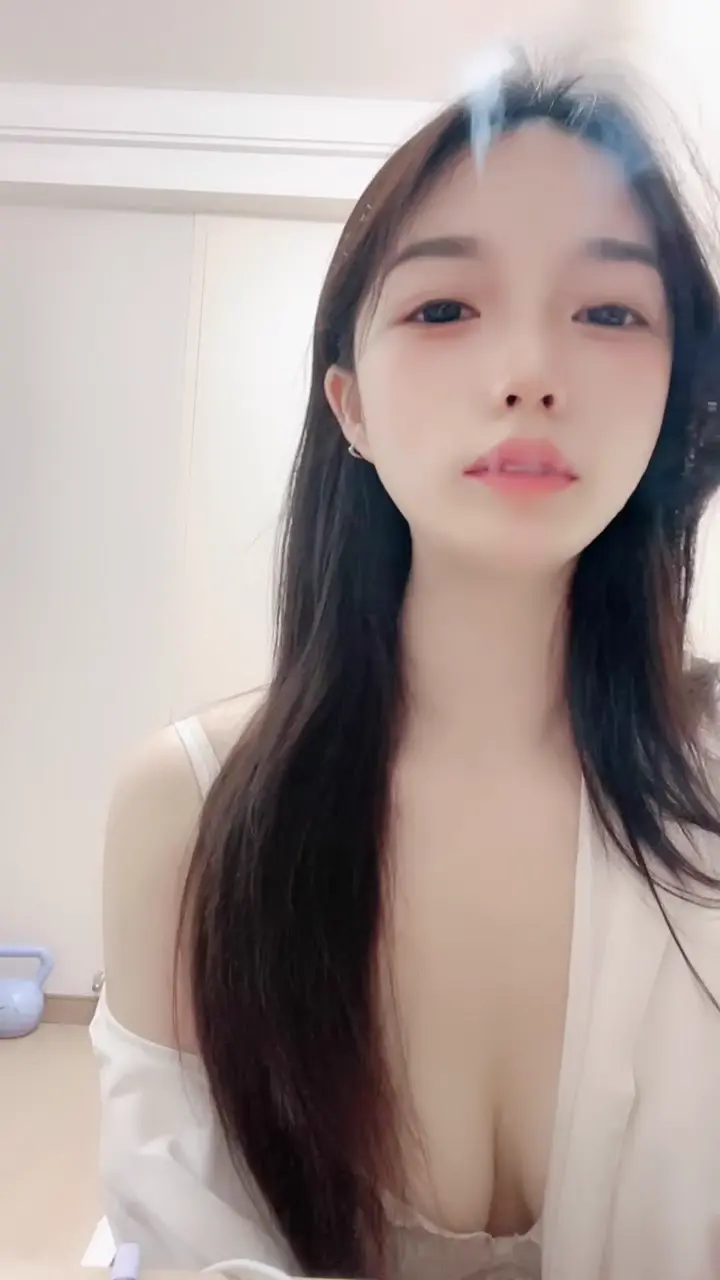 -极品高颜值小姐姐『糖心蛋蛋』清纯嫩妹逼脸同框跳蛋自慰，极品粉嫩身材男人看了就想侵犯 1