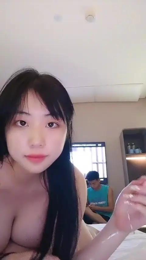 #直播 兄弟們!奶子大到嚇死人啊~【00後超級胸】剛下海就被狂操~