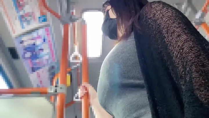 #巨乳 #福利姬 #日本 #反差 白皙豐滿巨乳少婦,在超市偶遇,狹小的空間裡給給她摸出愛液,迷糊中直接內射口爆了她超頂體驗!完整1小時1分鐘已更SVIP 解鎖看巨多精選 ⚡