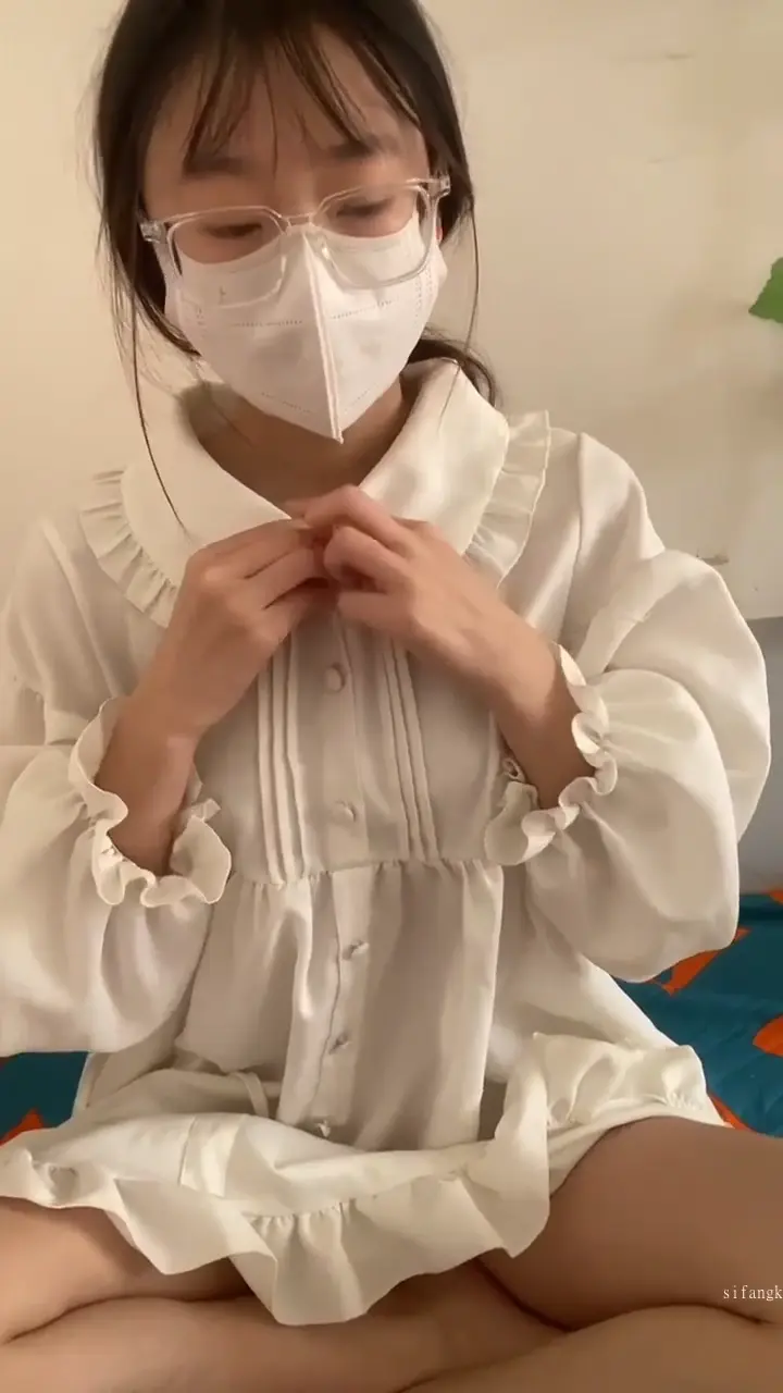 #网红 高颜C罩杯眼镜反差嫩妹『九九』化身性奴小骚母狗⠀