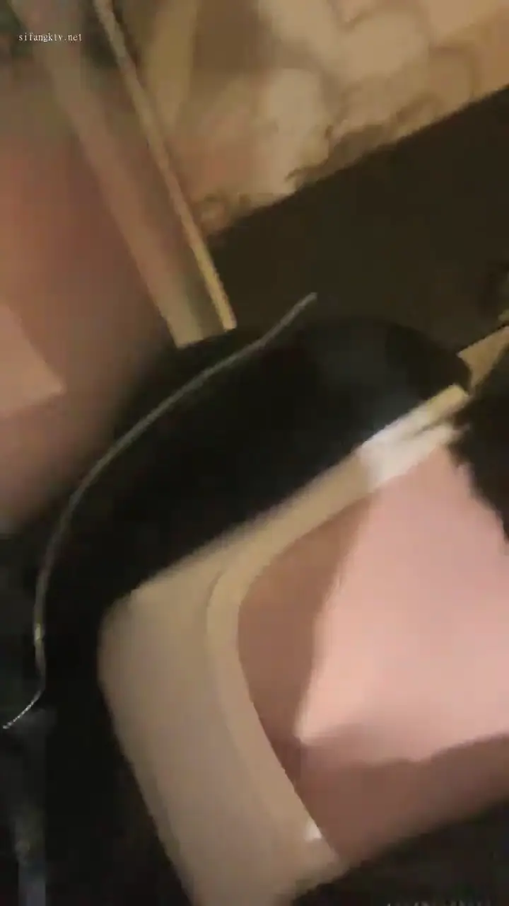 #京鱼儿  天然美乳粉穴~⠀