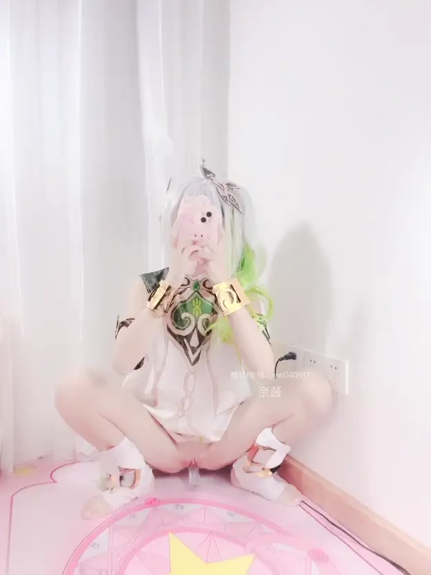 福利姬少萝宝宝奈酱cos草神对镜自拍房间角落女上位水晶棒抽插自慰白虎粉逼骚话不断水晶棒进进出出的看着特别诱人爸爸们想插吗 #少萝 #奈酱 #白虎 #福利姬 #女上 #cos