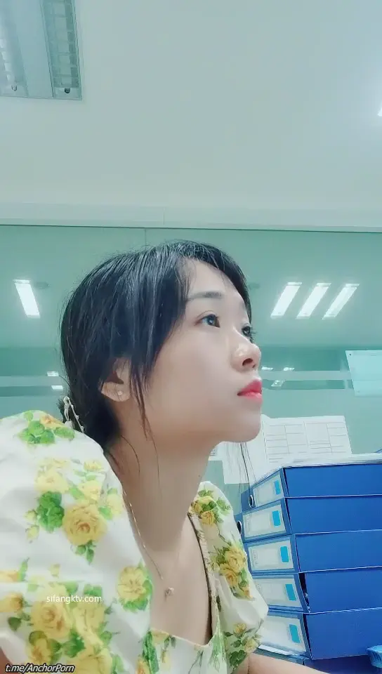 #清纯小野喵  在外资公司上班美丽小姐姐~上班偷偷直播!