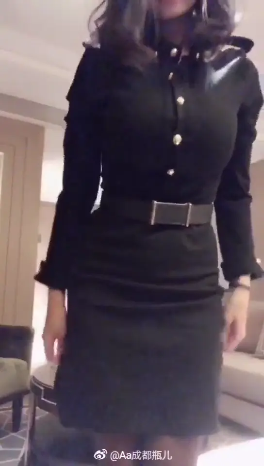 #反差婊 #巨乳 #瓶儿 #成都瓶儿 成都极品哺乳期女神瓶儿，各种挤奶喷乳自拍流出