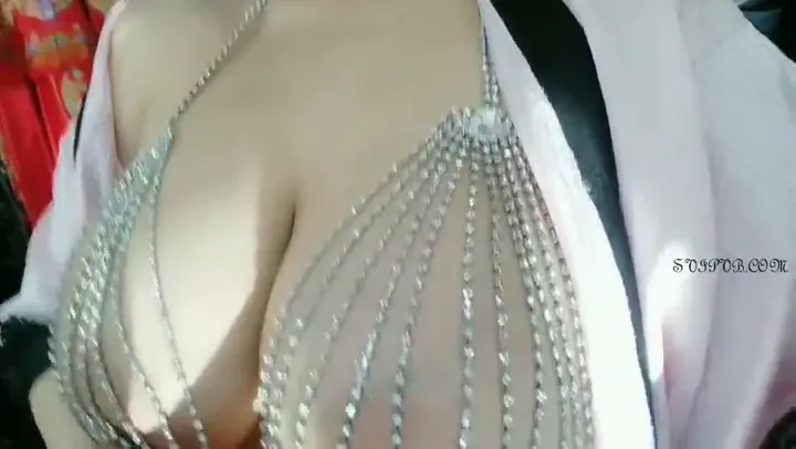 微博：巨乳（Z杯悠悠）