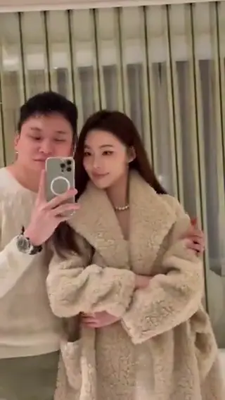 【某某门事件】第498弹 前小米总监❤️冯德兵❤️超级海王签了200多份包养协议 玩的都是顶尖美女 被妻子发现后怒爆性爱视频与协议同步
