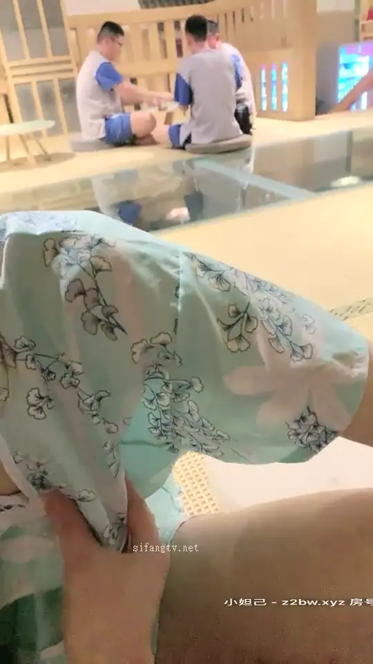 风骚女神 #AVOVE 户外车震无毛白虎逼无套抽插内射