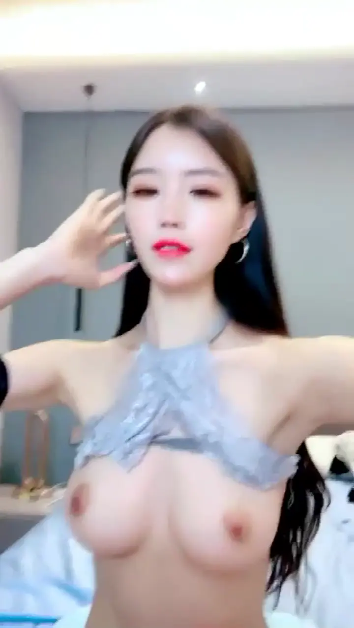 #11912 #小奶猫 #巨乳 #翘臀 #推荐 #丰满妞 #极品