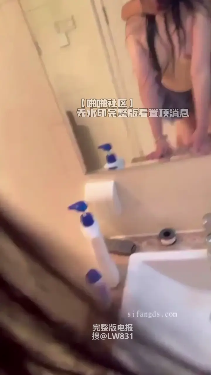 人妻泄密系列,泄密圈最火爆子系列!已婚少妇私密视频意外流出,职场白领或邻家妈妈外表端庄,私下极度淫荡,偷情真实感与绿帽反差拉满,刺激爆棚!