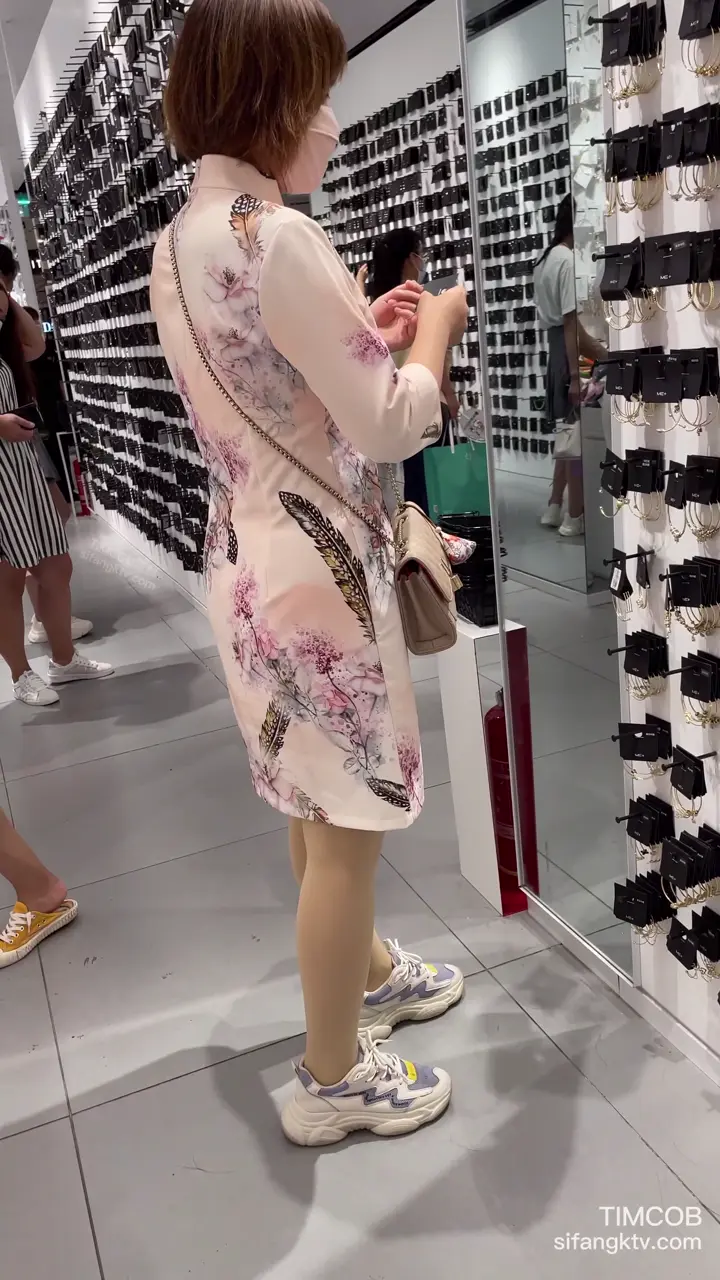 ⭐️CD系列⭐️逛街的旗袍小姐姐!肉色丝袜红色内内!