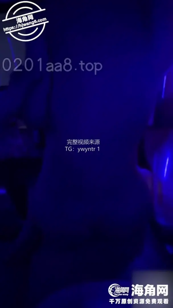 分享我的反差骚姐，我的姐姐在KTV里勾引我，那就怪不得我了，掏出鸡吧各种姿势爆操姐姐，还差点被发现。