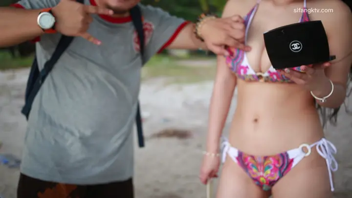 秀人网极品巨乳网红 【朱可儿】  精油无内洗澡 被猥琐摄影师戳胸