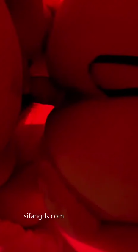 抖音 le G罩巨乳妹子 啪啪做爱 按头狂操