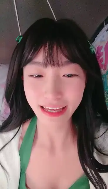 #嗚崽醬  純情學生妹！大胸美少女
