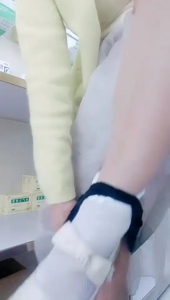 -药店气质板娘【医布贰】 上班偷播~跳蛋狂震~爽到厕所自慰大秀